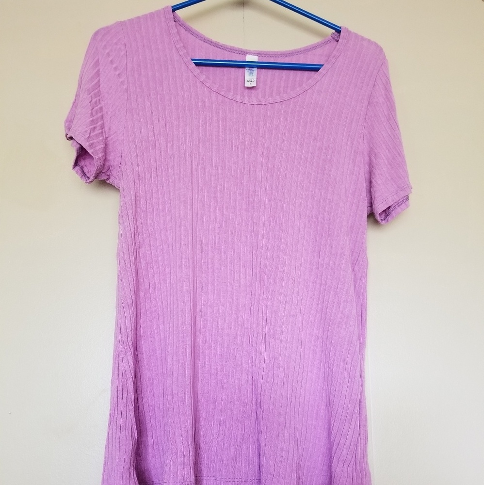 EUC LuLaRoe Classic T Shirt Large